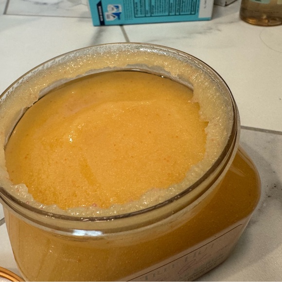 Tree Hut Tropic Glow - Picture 4 of 4